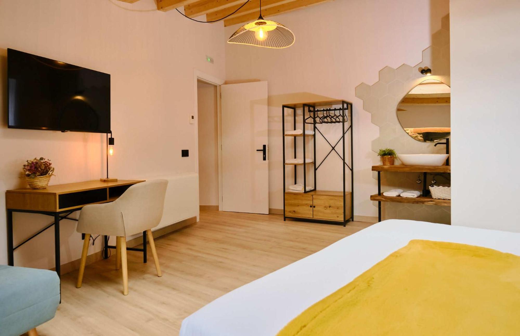 Hotel Moli Cardedeu Exterior photo